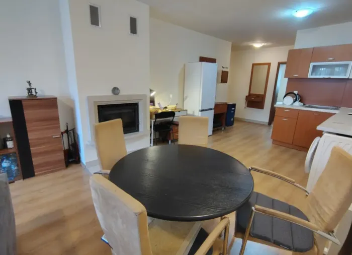 1-Bed Novi Han 68 м² | Triple Aspect + Fireplace | Bansko
