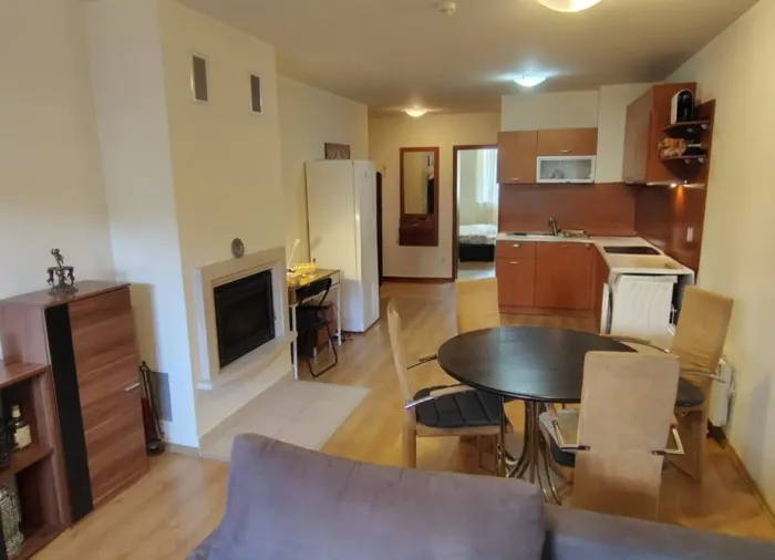 1-Bed Novi Han 68 м² | Triple Aspect + Fireplace | Bansko