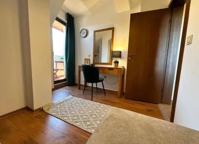 2-Bedroom Apartment 92 m&sup2; in Bansko, Panoramic Mountain Views