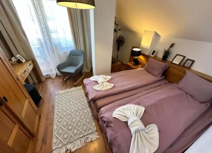 2-Bedroom Apartment 92 m&sup2; in Bansko, Panoramic Mountain Views