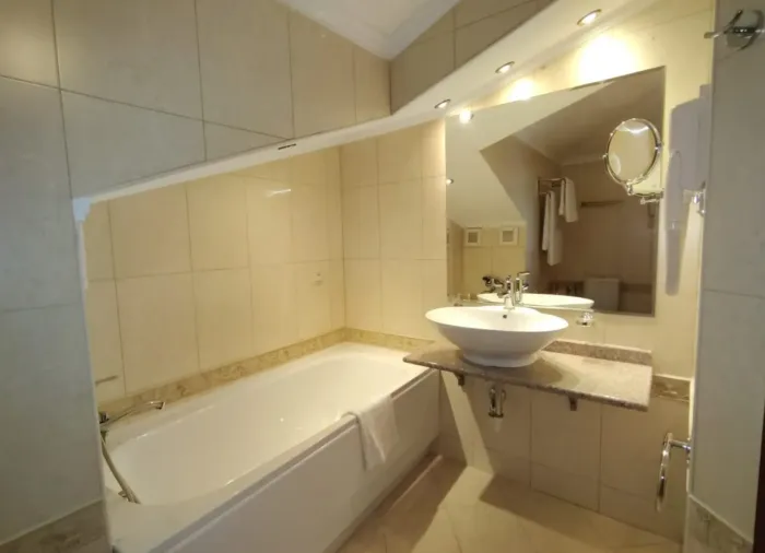 Two-Bedroom Maisonette 147 m² Just 300 m from the Gondola, Downtown Complex, Bansko