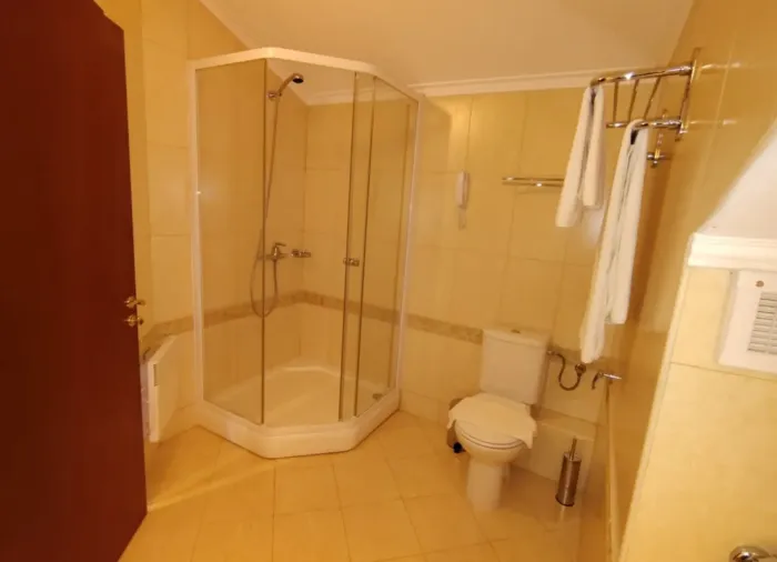 Two-Bedroom Maisonette 147 m² Just 300 m from the Gondola, Downtown Complex, Bansko
