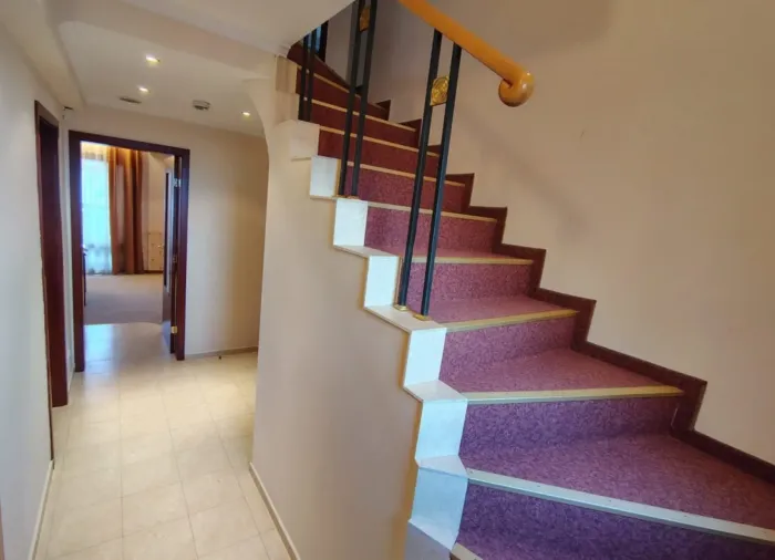 Two-Bedroom Maisonette 147 m² Just 300 m from the Gondola, Downtown Complex, Bansko