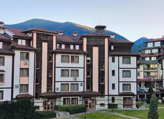 One-Bedroom Apartment 78 m² Just 5 Minutes from the Gondola, Downtown Complex, Bansko