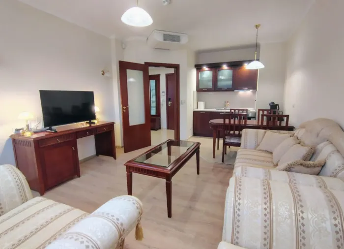 One-Bedroom Apartment 78 m² Just 5 Minutes from the Gondola, Downtown Complex, Bansko