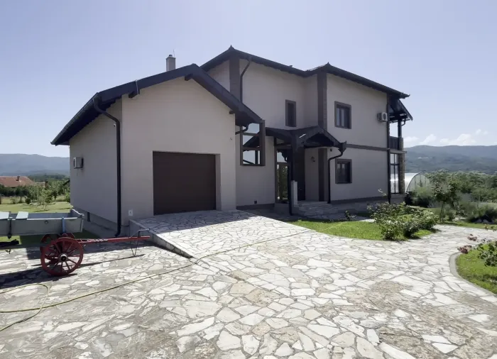 Traum-Anwesen in Serbien | 326 m² Residenz auf 7600 m² Grundstuck